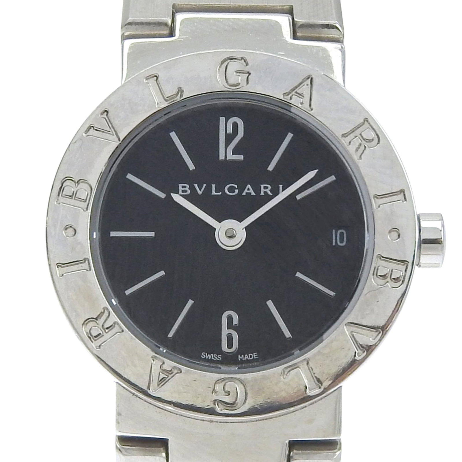 Bvlgari Wristwatch: Bvlgari Wristwatch Stainless steel case and band, the Bvlgari wristwatch boasts a sleek black dial. Measuring 23mm in diameter, it's designed to fit wrists up to 14.5cm in length. With its quartz