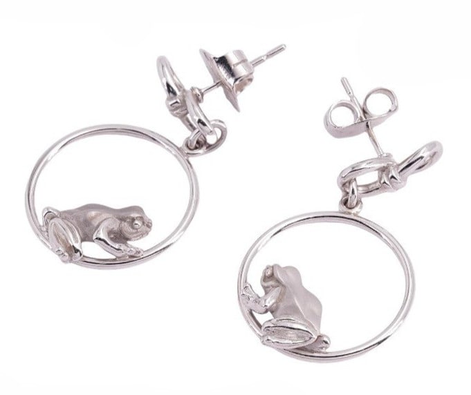 Carrera y Carrera Frog 18k White Gold Dangle Hoop Earrings Animal Motif: Carrera y Carrera Frog 18k White Gold Dangle Hoop Earrings Animal Motif Item Specifics: Antique: No Shape: Frog Closure: Butterfly Occasion: Anniversary Birthday Engagement Graduation Mother's Day