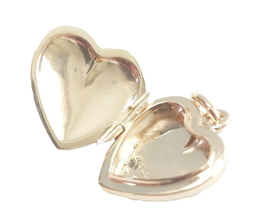 Vintage Tiffany & Co Heart Locket 14k Yellow Gold Pendant Top Charm 5.19g: Vintage Tiffany & Co Heart Locket 14k Yellow Gold Pendant Top Charm 5.19g Item Specifics: Pendant Shape: Heart Occasion: Anniversary Birthday Christening Christmas Confirmation/Communion Engagement Gr