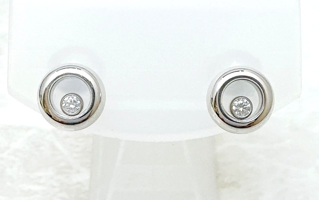 Diamond earrings 18k white gold round puffed stud pierced: Diamond earrings 18k white gold round puffed stud pierced Item Specifics: Antique: No Number Of Diamonds: 2 Shape: Round Occasion: Anniversary Birthday Christening Christmas Confirmation/Communion Eng