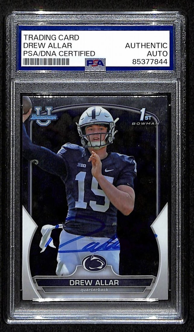 Drew Allar Penn State Signed/ Auto 2022 Bowman U Chrome Card #59 PSA/ DNA 193577: Drew Allar Penn State Signed/ Auto 2022 Bowman U Chrome Card #59 PSA/ DNA 193577 Drew Allar, the talented Penn State quarterback, signs his name to this 2022 Bowman U Chrome card #59. The PSA/DNA auth