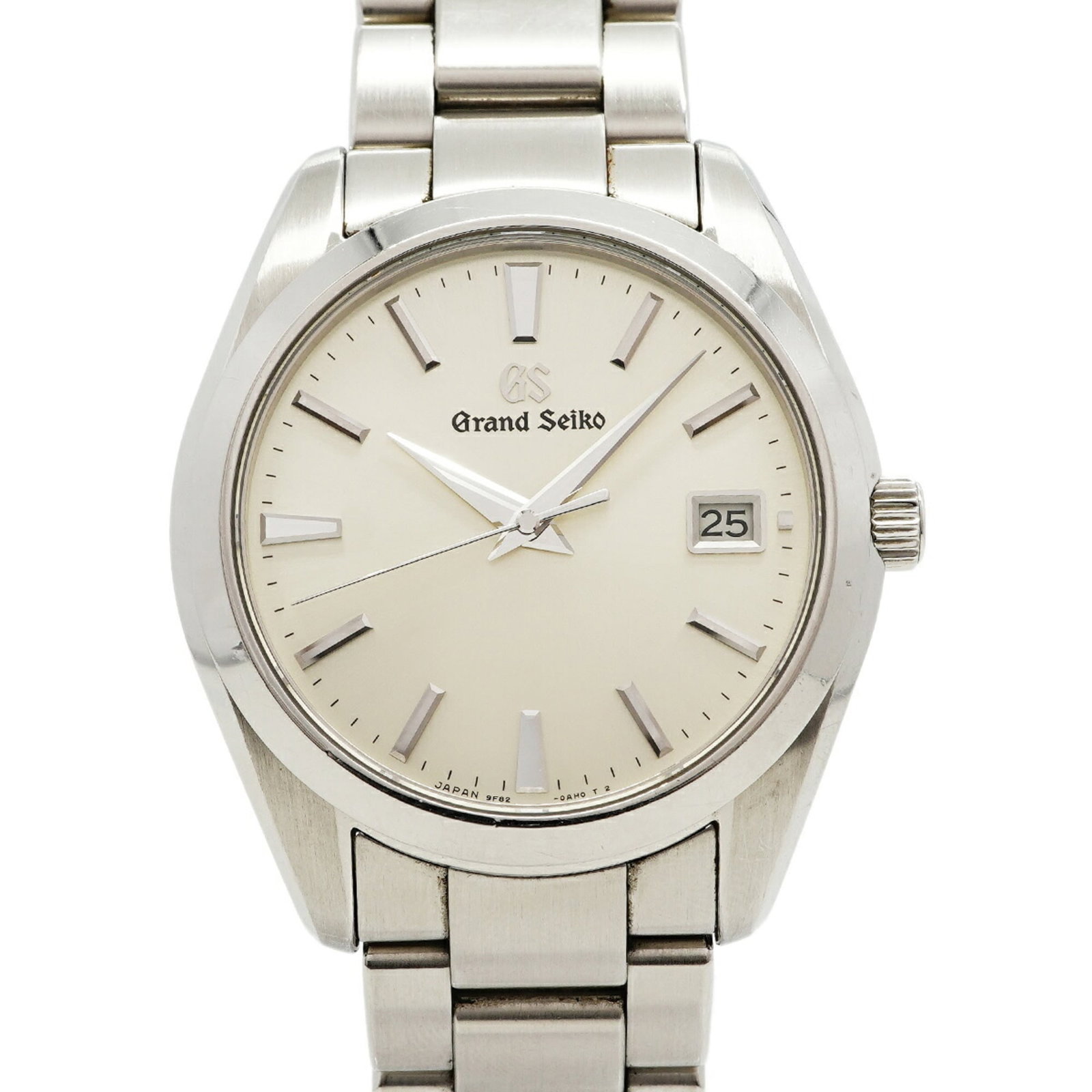 Seiko Wristwatch: Seiko Wristwatch Stainless steel band adds durability to this silver dial Seiko wristwatch, featuring a quartz movement and 39.9mm case diameter. Suitable for wrists up to 17.5cm in circumference, the