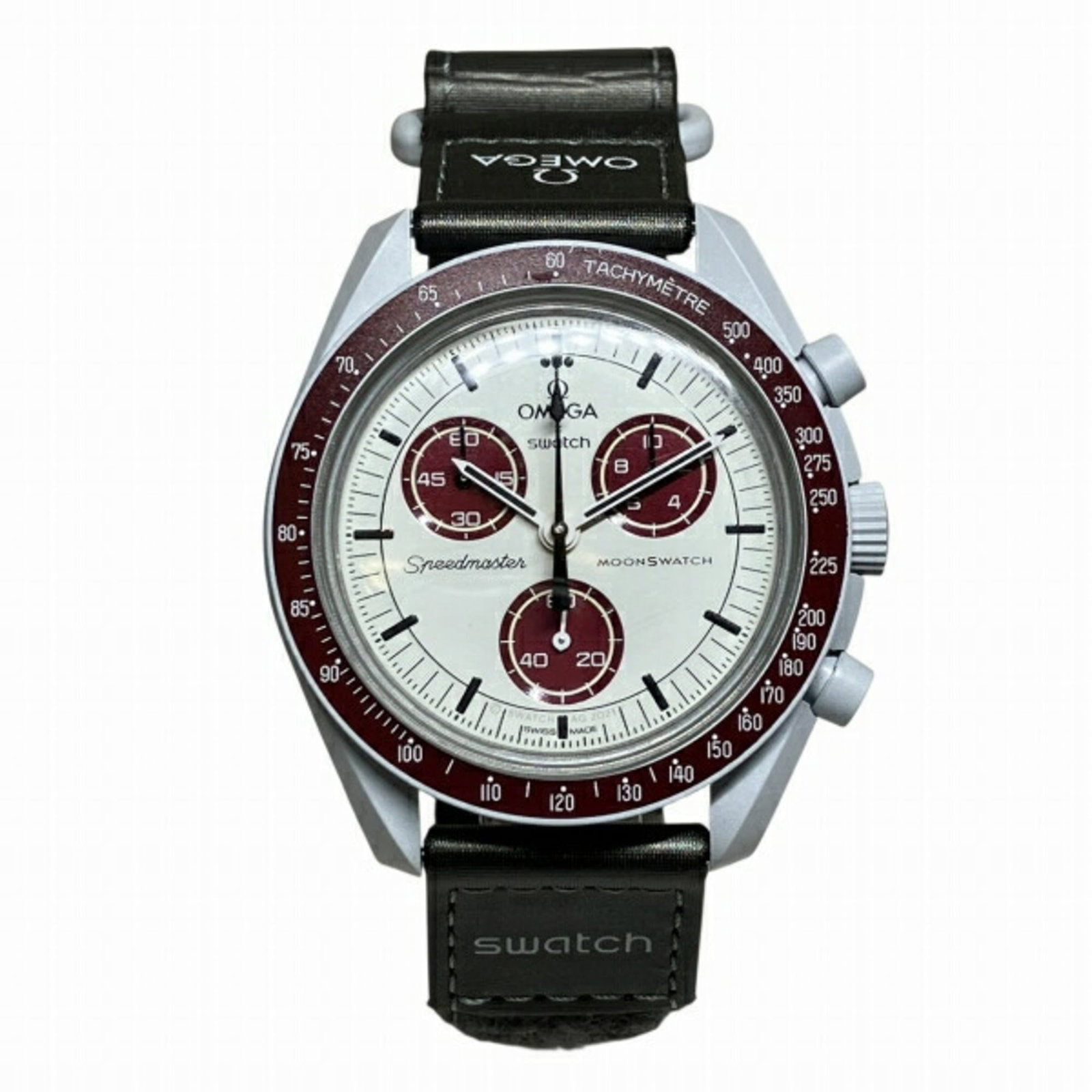 Omega Wristwatch: Omega Wristwatch Ceramic case and band provide a sleek, modern look for this Omega wristwatch. The quartz movement keeps time with precision, while the white dial adds a touch of elegance. Measuring 4