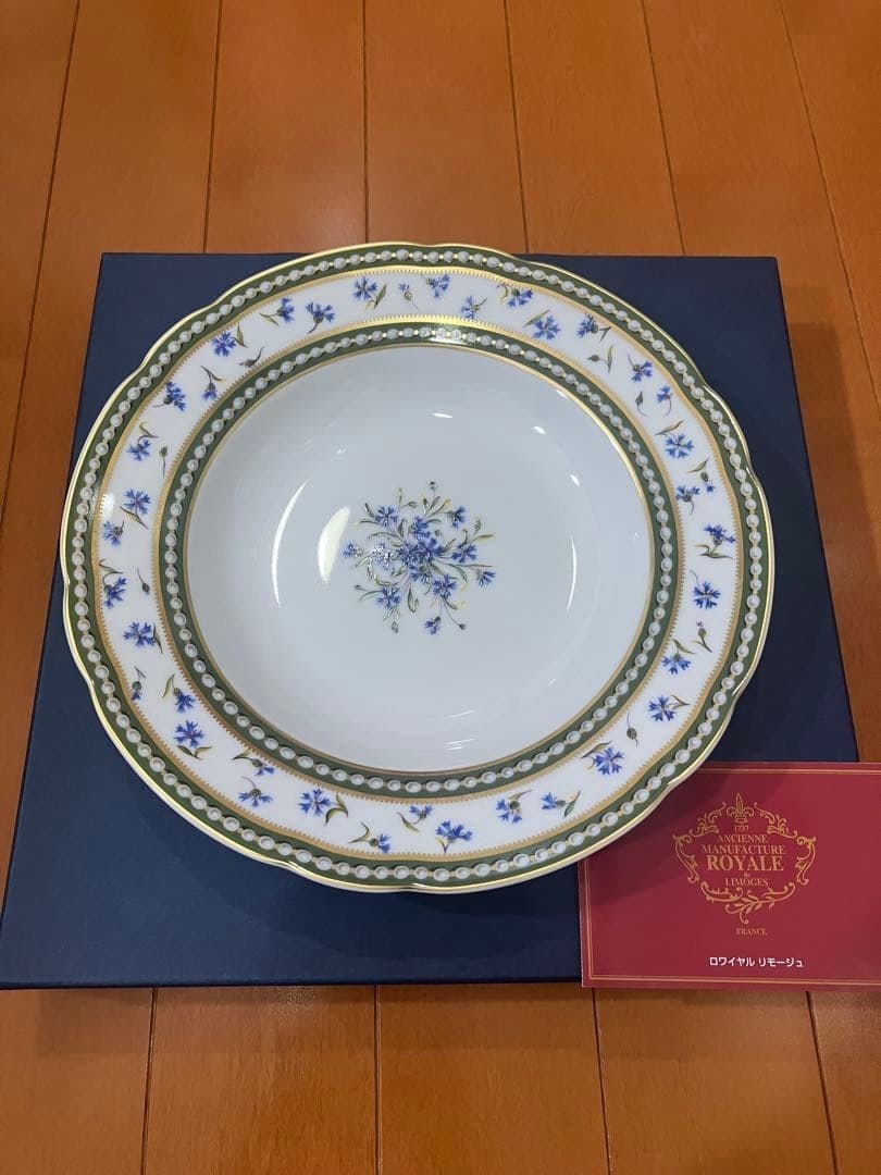 Royale Limoges Marie Antoinette Soup Plate 23cm porcelain Collectible Tableware: Royale Limoges Marie Antoinette Soup Plate 23cm porcelain Collectible Tableware Item Specifics: Type: Collector Plate Product Disclaimer: Measurements approximate; colors may vary due to lighting. Whi