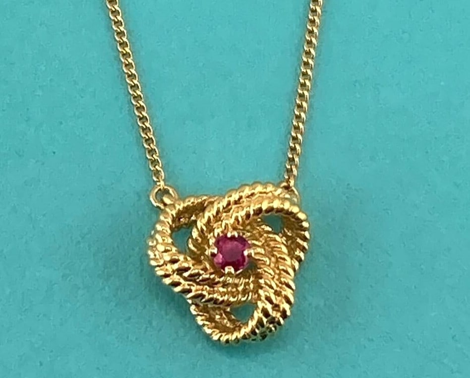 Tiffany & Co Twisted Knot Ruby 18k Yellow Gold Chain Pendant Necklace Excellent: Tiffany & Co Twisted Knot Ruby 18k Yellow Gold Chain Pendant Necklace Excellent Item Specifics: Pendant Shape: Knot Number Of Diamonds: 1 Closure: Spring Ring Occasion: Anniversary Birthday Christenin