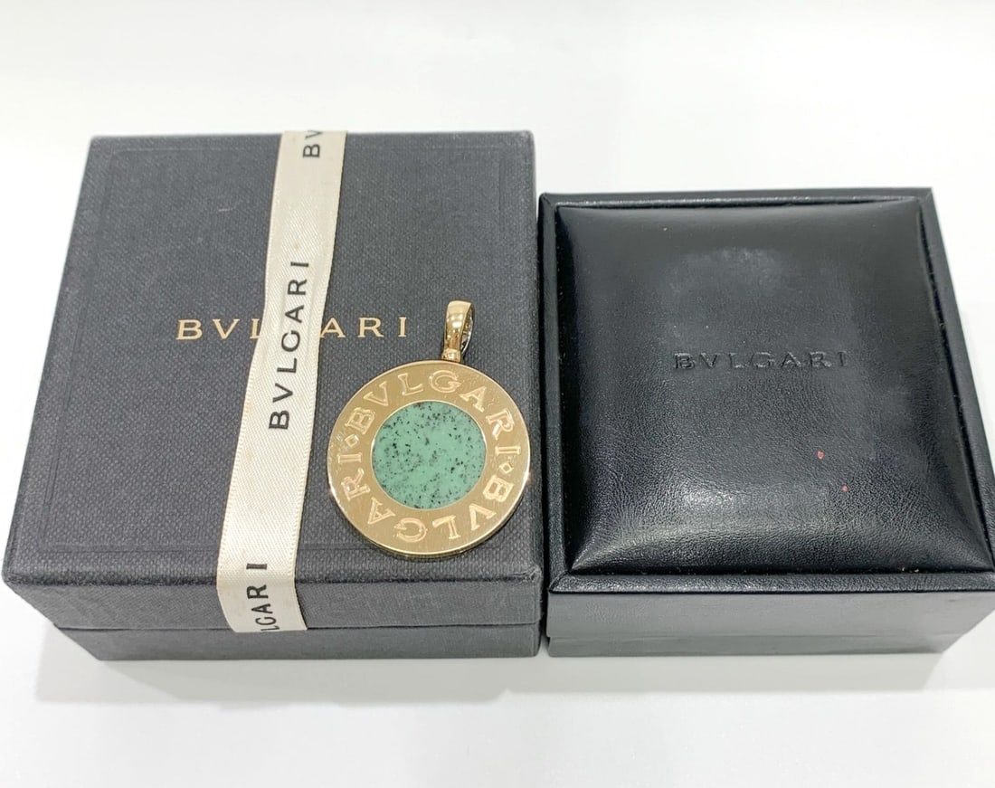 Bvlgari Reversible Onyx Green Stone 18k Gold Stainless Steel Pendant Charm Boxed: Bvlgari Reversible Onyx Green Stone 18k Gold Stainless Steel Pendant Charm Boxed Item Specifics: Pendant Shape: Round Occasion: Anniversary Birthday Christening Christmas Engagement Father's Day Gradu