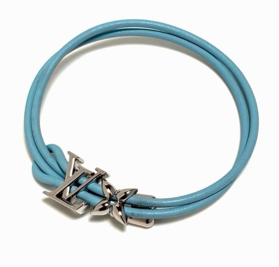 Louis Vuitton LV Bloom Monogram Flower Leather Bracelet Light Blue w/ Box: Louis Vuitton LV Bloom Monogram Flower Leather Bracelet Light Blue w/ Box Item Specifics: Brand: Louis Vuitton Type: Bracelet Color: Blue Style: bracelet Material: Leather Product Disclaimer: Items ma