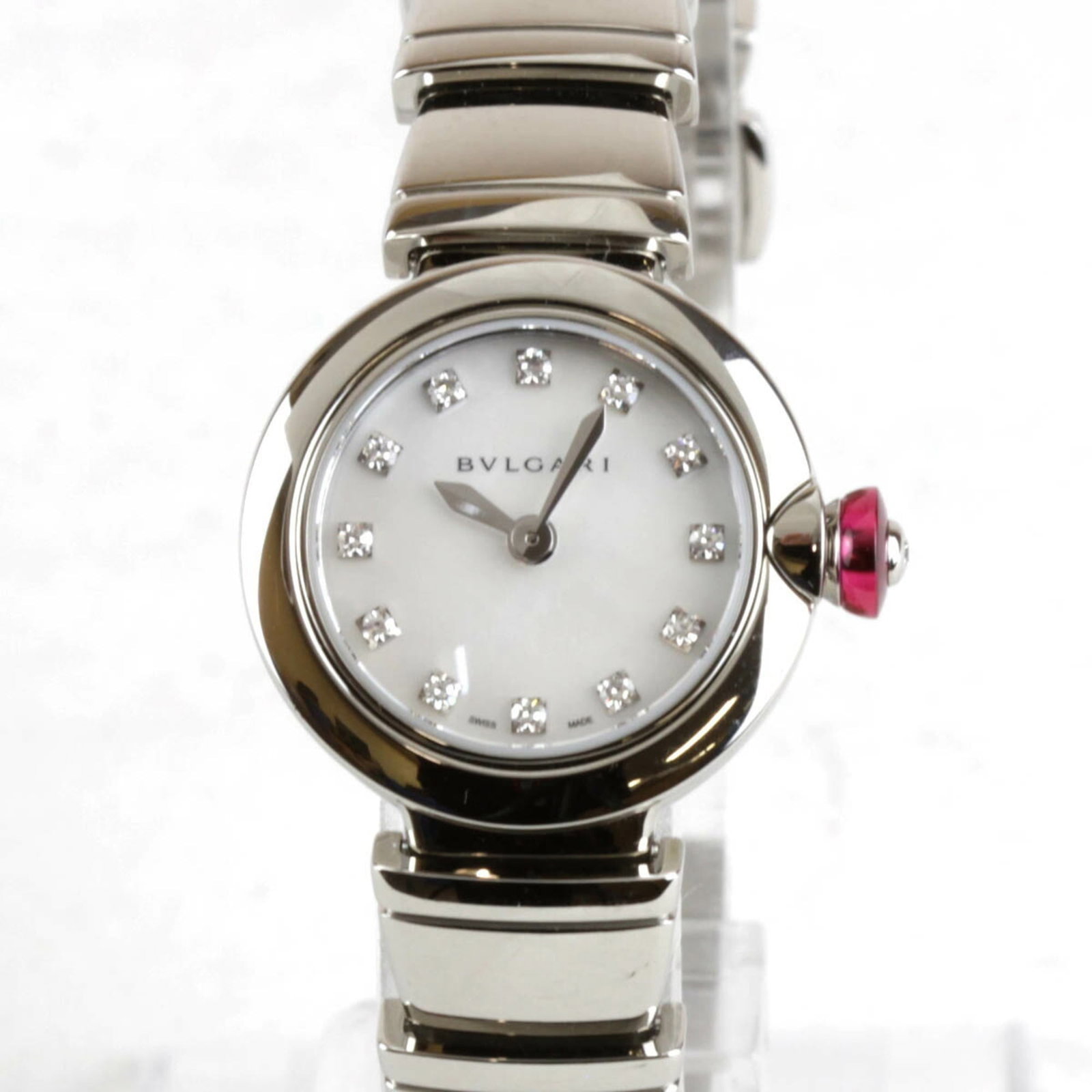 Bvlgari Wristwatch: Bvlgari Wristwatch Bvlgari's elegant LU23S wristwatch boasts a sleek white dial and slender 9mm band, making it a stylish accessory for women. With its quartz movement and compact 22mm case, this time