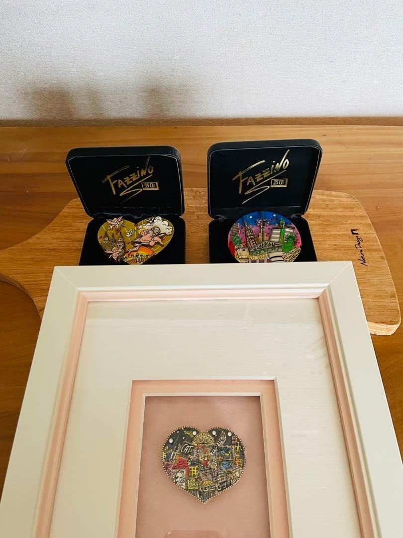 Charles Fazzino 3D Brooch Set of 3 Pins Including Framed Artwork Signed Rare: Charles Fazzino 3D Brooch Set of 3 Pins Including Framed Artwork Signed Rare Item Specifics: Artist: Charles Fazzino Type: Jewelry Style: 3D Original/Licensed Reprint: Original Subject: New York Produ