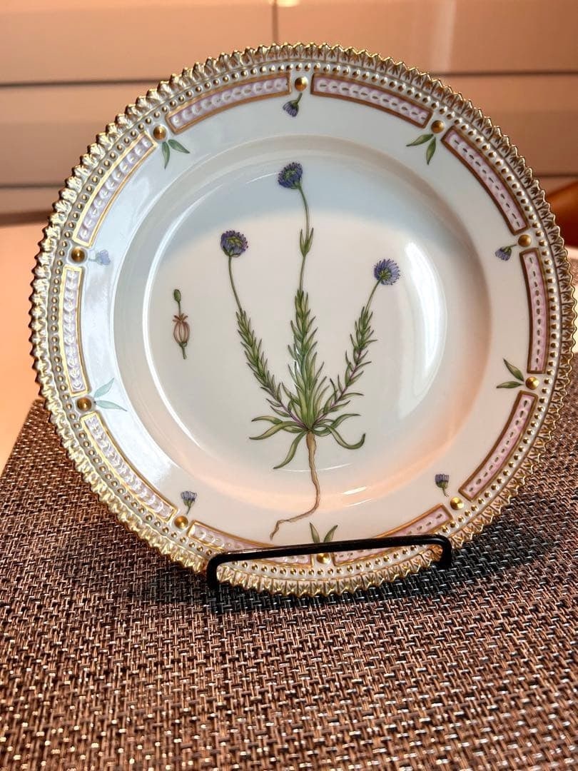 Royal Copenhagen Flora Danica 19.5cm 7.7in Porcelain Plate 24K Gold Hand Painted: Royal Copenhagen Flora Danica 19.5cm 7.7in Porcelain Plate 24K Gold Hand Painted Item Specifics: Antique: No Pattern: Flora Danica Shape: Round Occasion: All Occasions Color: Multicolor Set Includes: