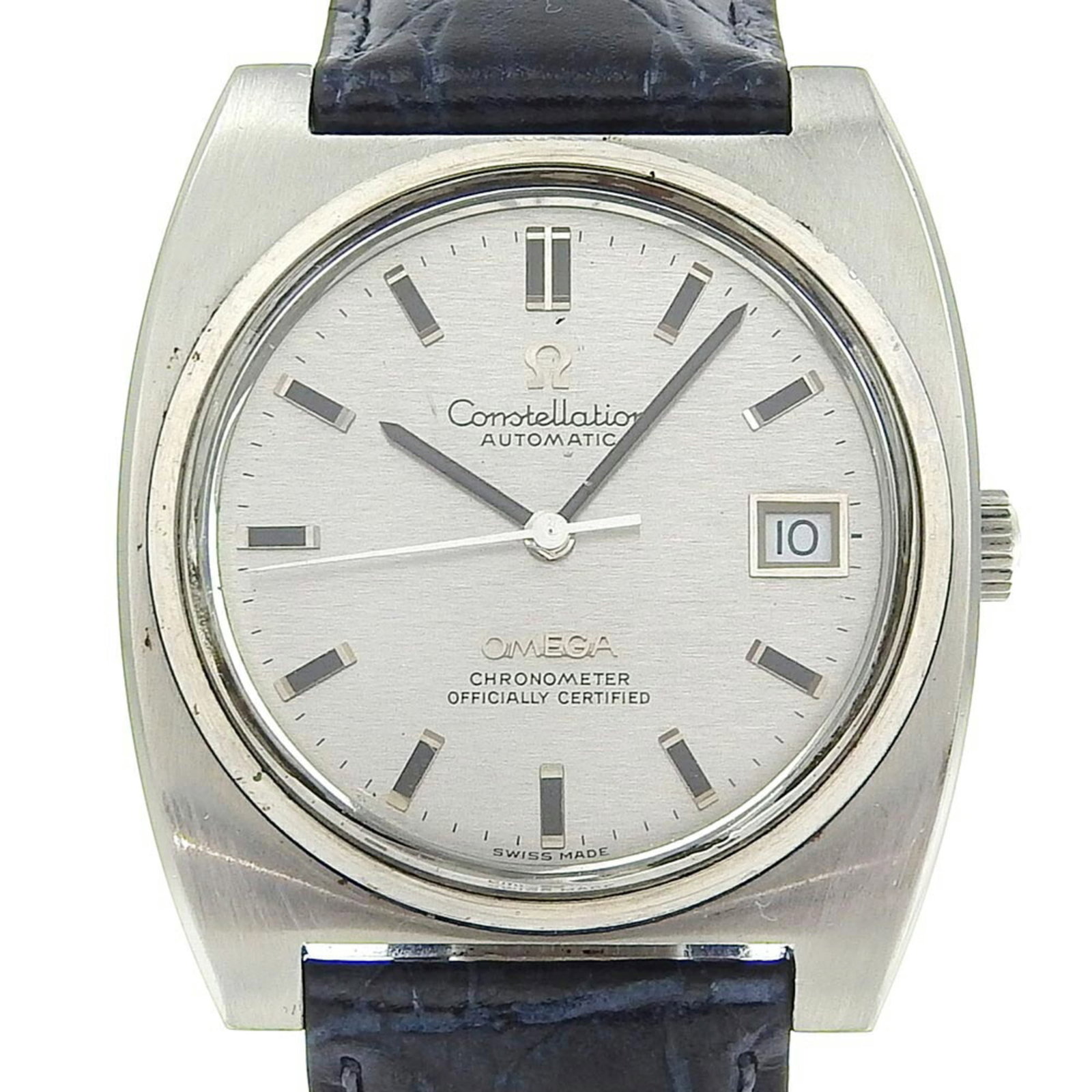 Omega Wristwatch: Omega Wristwatch Stainless steel case and silver dial make for a sleek and modern look, while the self-winding automatic movement ensures reliable timekeeping. The 36mm case diameter and adjustable le
