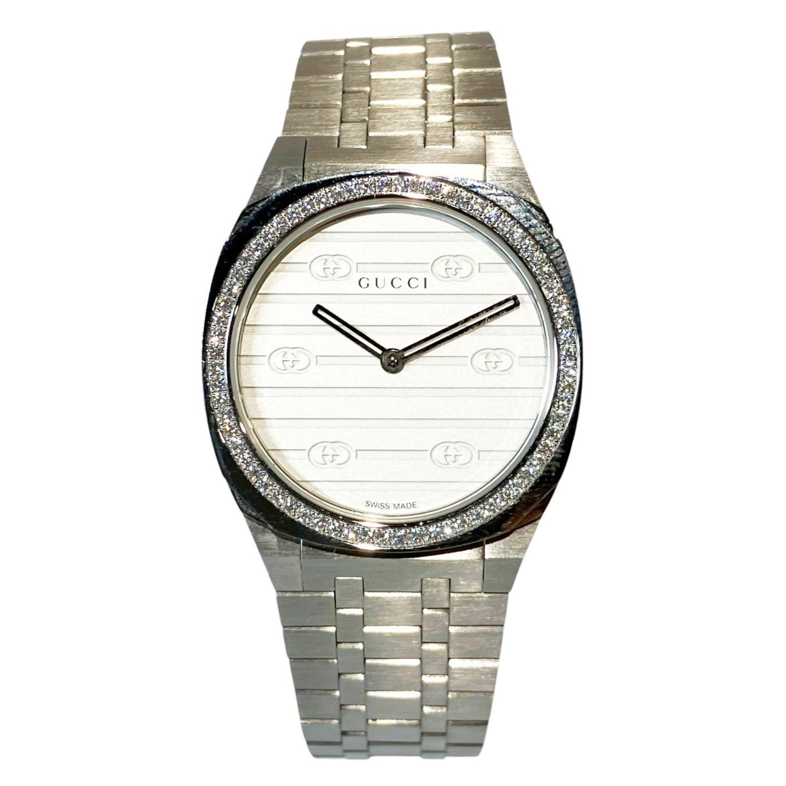 Gucci Wristwatch: Gucci Wristwatch Stainless steel case and band provide a sleek, modern look for this Gucci wristwatch, featuring a silver dial and quartz movement. The 30mm case diameter and 16cm wrist size make it a