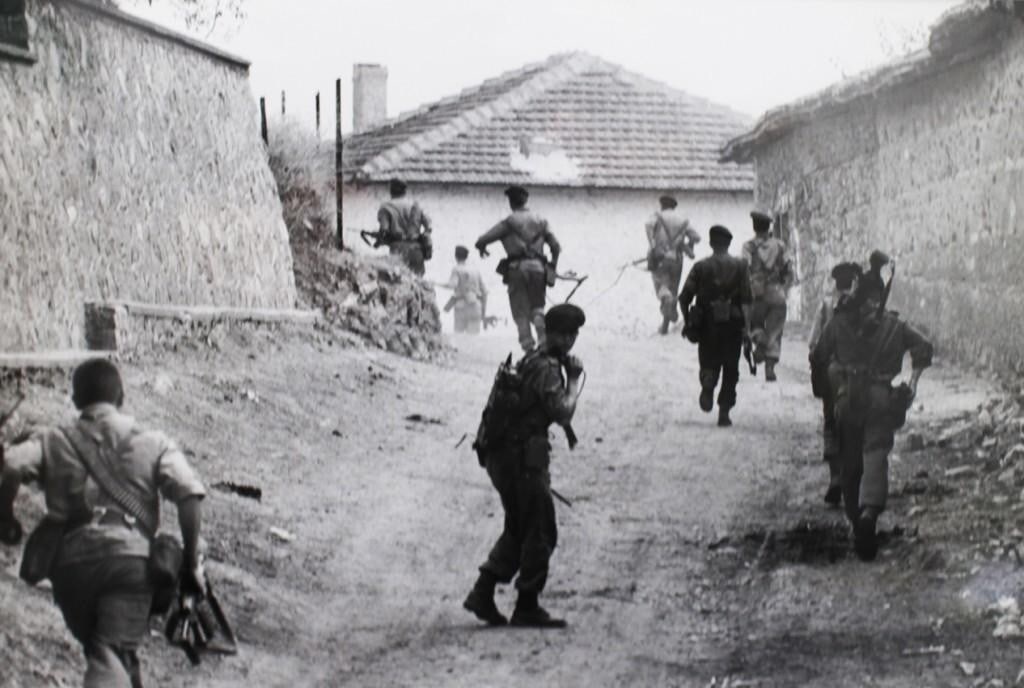 War Photo Print NATO Maneuvers 1967 Dominique Willem Berretty Journalist: War Photo Print NATO Maneuvers 1967 Dominique Willem Berretty Journalist Item Specifics: Artist: Dominique Willem Berretty Size: Medium Signed: No Material: Paper Original/Licensed Reprint: Licensed R
