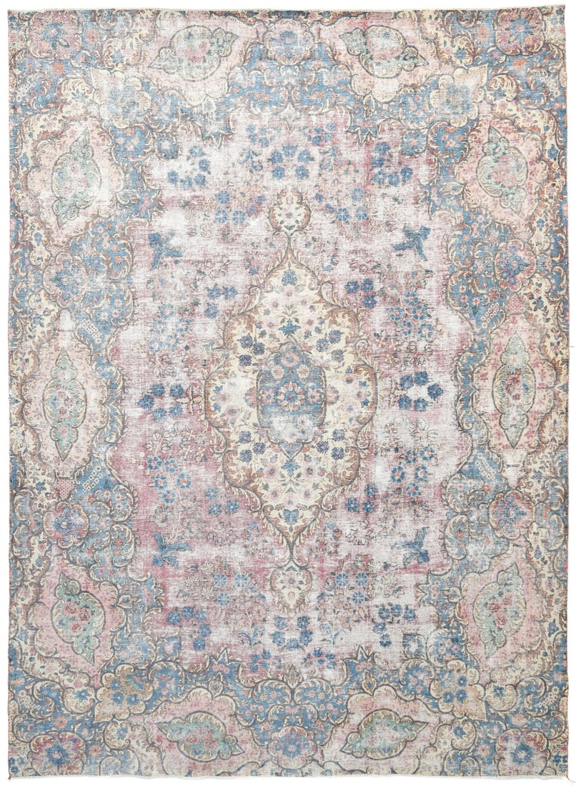 Antique Muted Floral Distressed Vintage Oriental Rug Farmhouse Carpet 10X13 Ft Hand-Knotted: Antique Muted Floral Distressed Vintage Oriental Rug Farmhouse Carpet 10X13 Ft Hand-Knotted Hand-knotted in wool, this 10x13 ft vintage Oriental rug boasts a beautiful, muted floral design in a range 