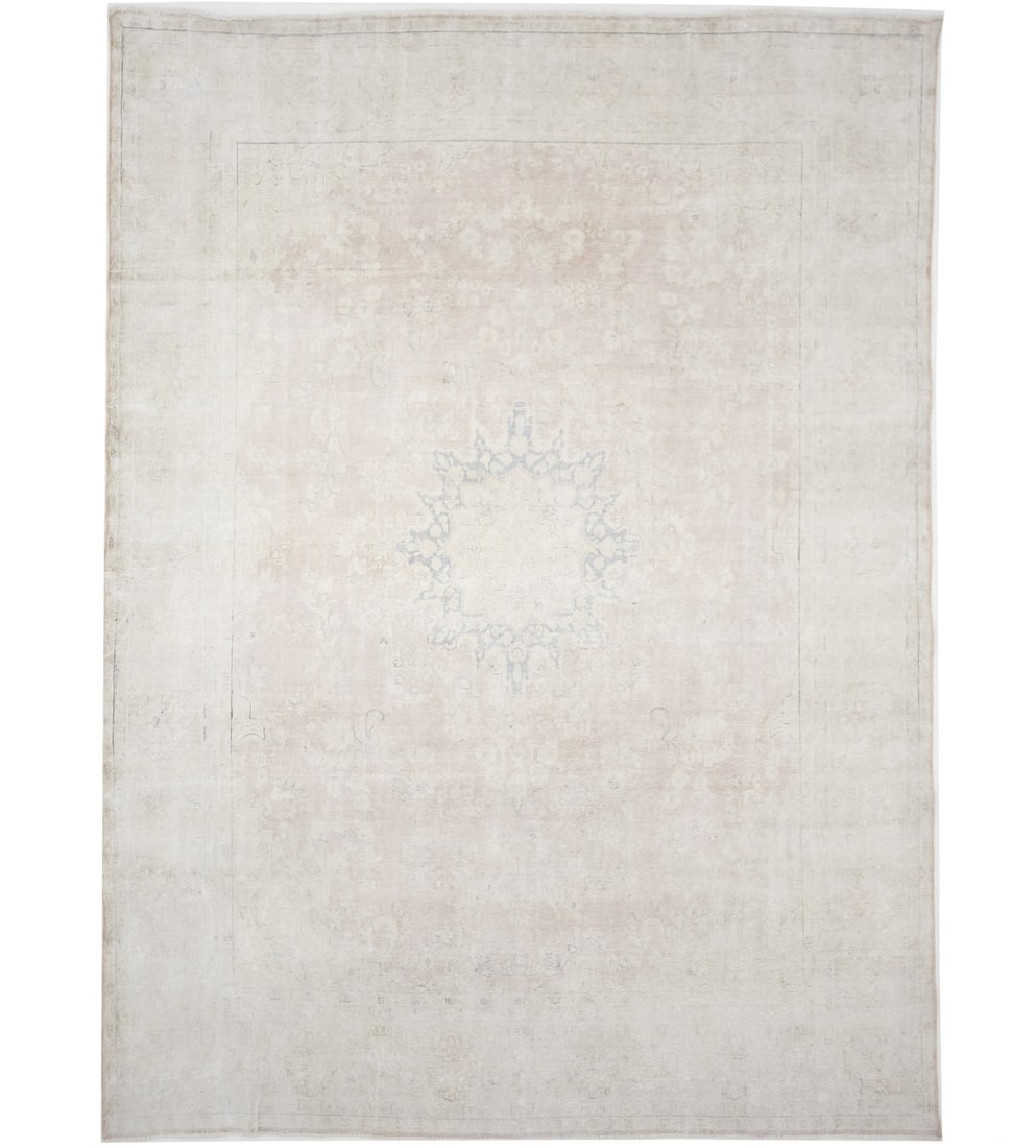 9'6X12'8 Antique Vintage Distressed Oriental Wool Rug Farmhouse Decor Carpet Hand-Knotted: 9'6X12'8 Antique Vintage Distressed Oriental Wool Rug Farmhouse Decor Carpet Hand-Knotted This stunning 9'6 x 12'8 hand-knotted wool rug boasts a beautiful, vintage floral pattern in muted colors. Dis