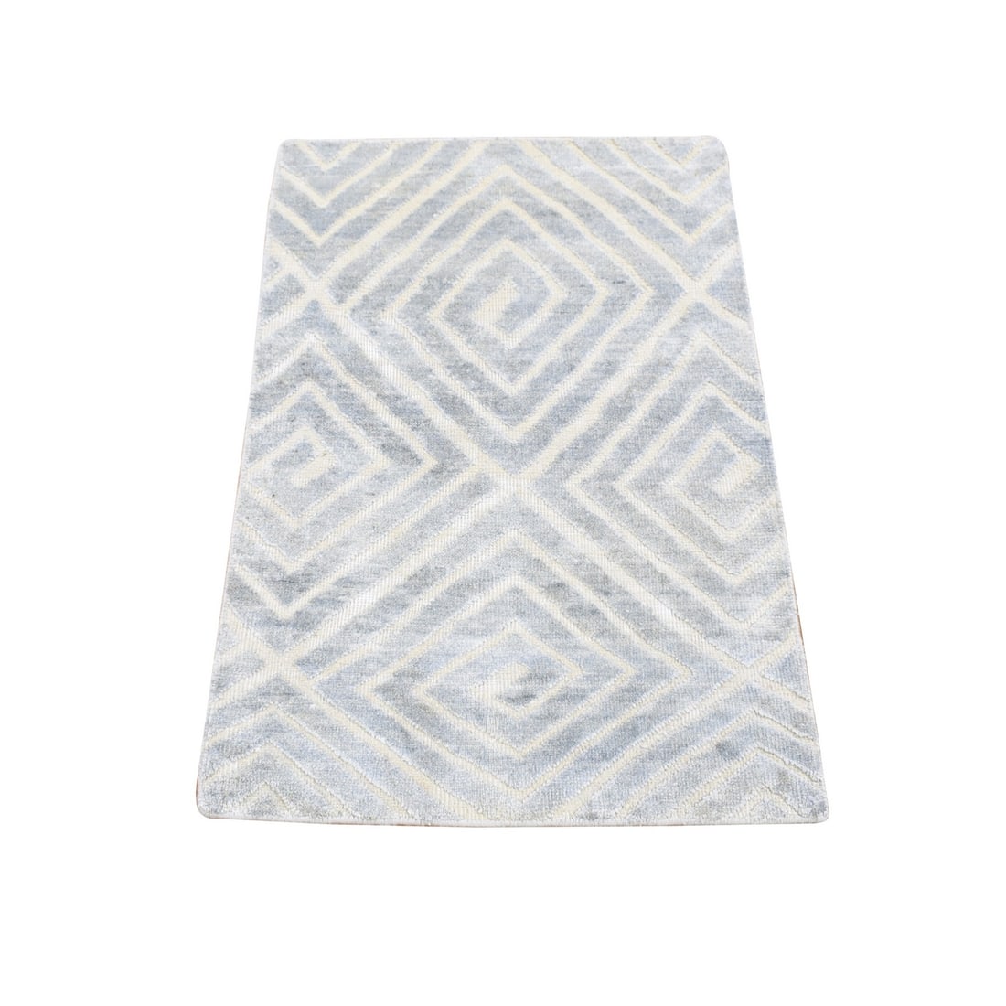 Modern Silk Mat Rug with Textured Wool Hand Knotted Gray Design: Modern Silk Mat Rug with Textured Wool Hand Knotted Gray Design Modern Silk Mat Rug with Textured Wool Hand Knotted Gray Design features a rectangular field with a subtle, textured wool and silk pile 