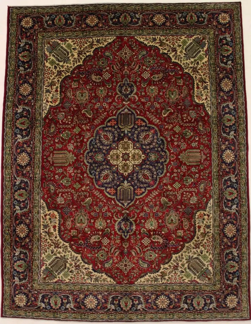 Handmade Vintage Oriental Rug Classic Floral Design Living Room Carpet 10X13 Hand-Knotted: Handmade Vintage Oriental Rug Classic Floral Design Living Room Carpet 10X13 Hand-Knotted Hand-knotted with wool, this 10x13 foot vintage Oriental rug boasts a classic floral design in a rich color pa