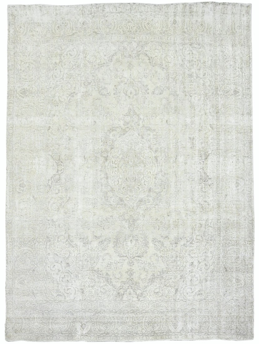 Distressed Vintage Oriental Rug Floral Dining Room Decor Carpet 9'4X12'3 Hand-Knotted: Distressed Vintage Oriental Rug Floral Dining Room Decor Carpet 9'4X12'3 Hand-Knotted 9'4" x 12'3" Distressed Vintage Oriental Rug with a beautiful floral pattern, hand-knotted in wool and featuring a