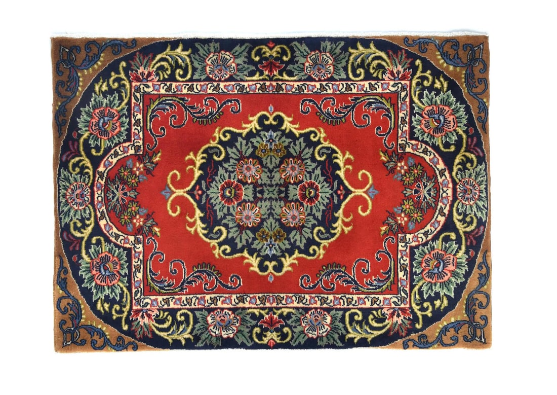 Vintage Handmade Farmhouse Wool Rug 2X3 Ft Floral Oriental Entryway Decor Carpet Hand-Knotted: Vintage Handmade Farmhouse Wool Rug 2X3 Ft Floral Oriental Entryway Decor Carpet Hand-Knotted Hand-knotted in wool, this vintage 2'4 X 3'2 ft floral oriental rug boasts a traditional design with a med