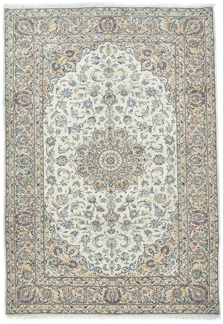 Vintage Cream Wool Floral Design Large Oriental Home Decor Carpet Rug 6'5X9'9 Hand-Knotted: Vintage Cream Wool Floral Design Large Oriental Home Decor Carpet Rug 6'5X9'9 Hand-Knotted Hand-Knotted in Wool, this Vintage Cream Wool Floral Design Large Oriental Home Decor Carpet Rug boasts a cla