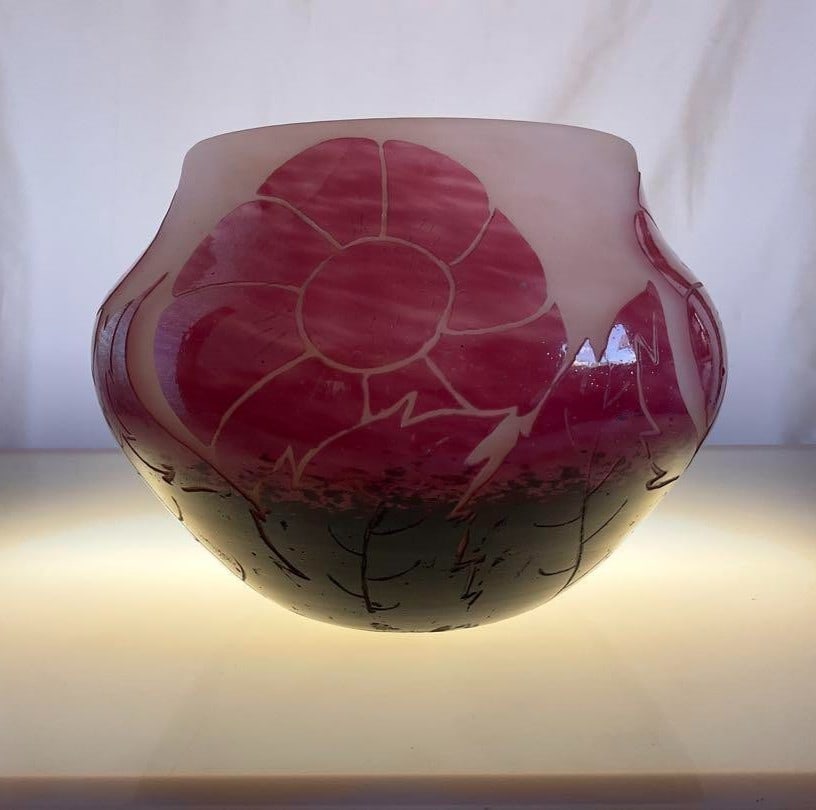 Rare 9in Art Deco Cameo Glass Vase by Degue, France c.19261939 Large Floral: Rare 9in Art Deco Cameo Glass Vase by Degue, France c.19261939 Large Floral Item Specifics: Artist: Degue Unit Of Sale: Single Piece Signed By: Degue Signed: Yes Size: Medium Material: Glass Region Of