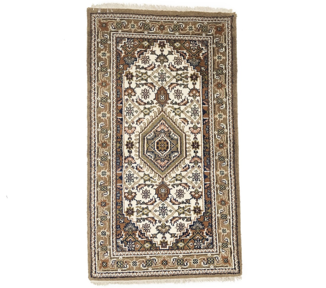Handmade Indo-Bidjar Rug Floral Tribal Oriental Carpet Farmhouse Decor 3X5 Ft Hand-Knotted: Handmade Indo-Bidjar Rug Floral Tribal Oriental Carpet Farmhouse Decor 3X5 Ft Hand-Knotted Hand-knotted with wool and cotton, this 3x5 ft floral tribal oriental carpet boasts a stunning modern design 