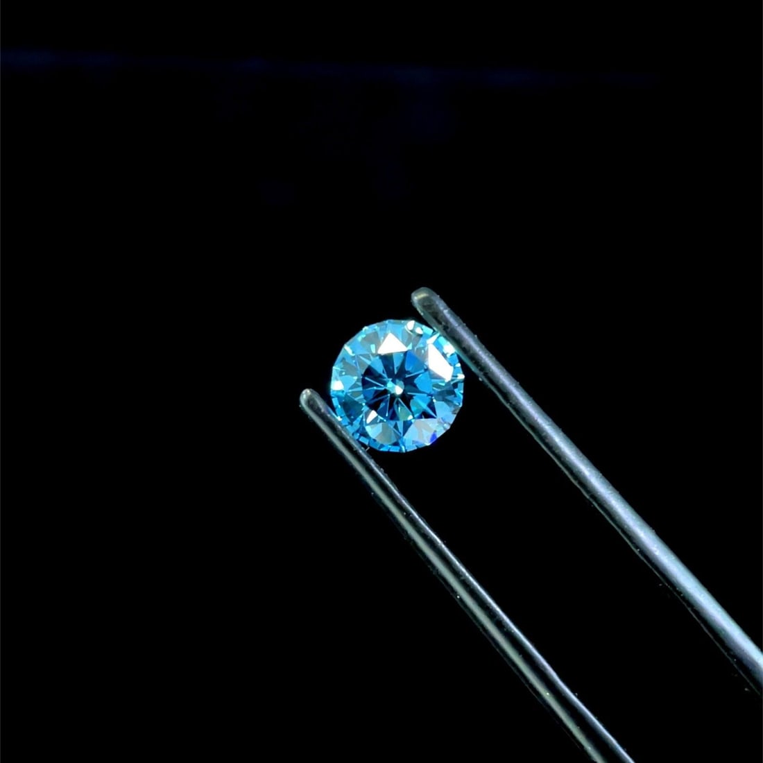 IGI Round 1.06ct Fancy Vivid Blue VVS2 - Loose Lab Diamond: IGI Round 1.06ct Fancy Vivid Blue VVS2 - Loose Lab Diamond Item Specifics: Source: This Is A Real Diamond Grown In A Lab Not Mined. Carat: 1.06 Cut: Color: Fancy Vivid Blue Clarity: VVS2 Polish: EX Sy
