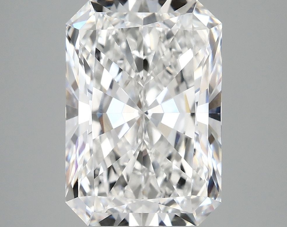 IGI Radiant 4.2ct E VVS2 - Loose Lab Diamond: IGI Radiant 4.2ct E VVS2 - Loose Lab Diamond Item Specifics: Source: This Is A Real Diamond Grown In A Lab Not Mined. Carat: 4.2 Cut: - Color: E Clarity: VVS2 Polish: EX Symmetry: EX Measurements: 11.