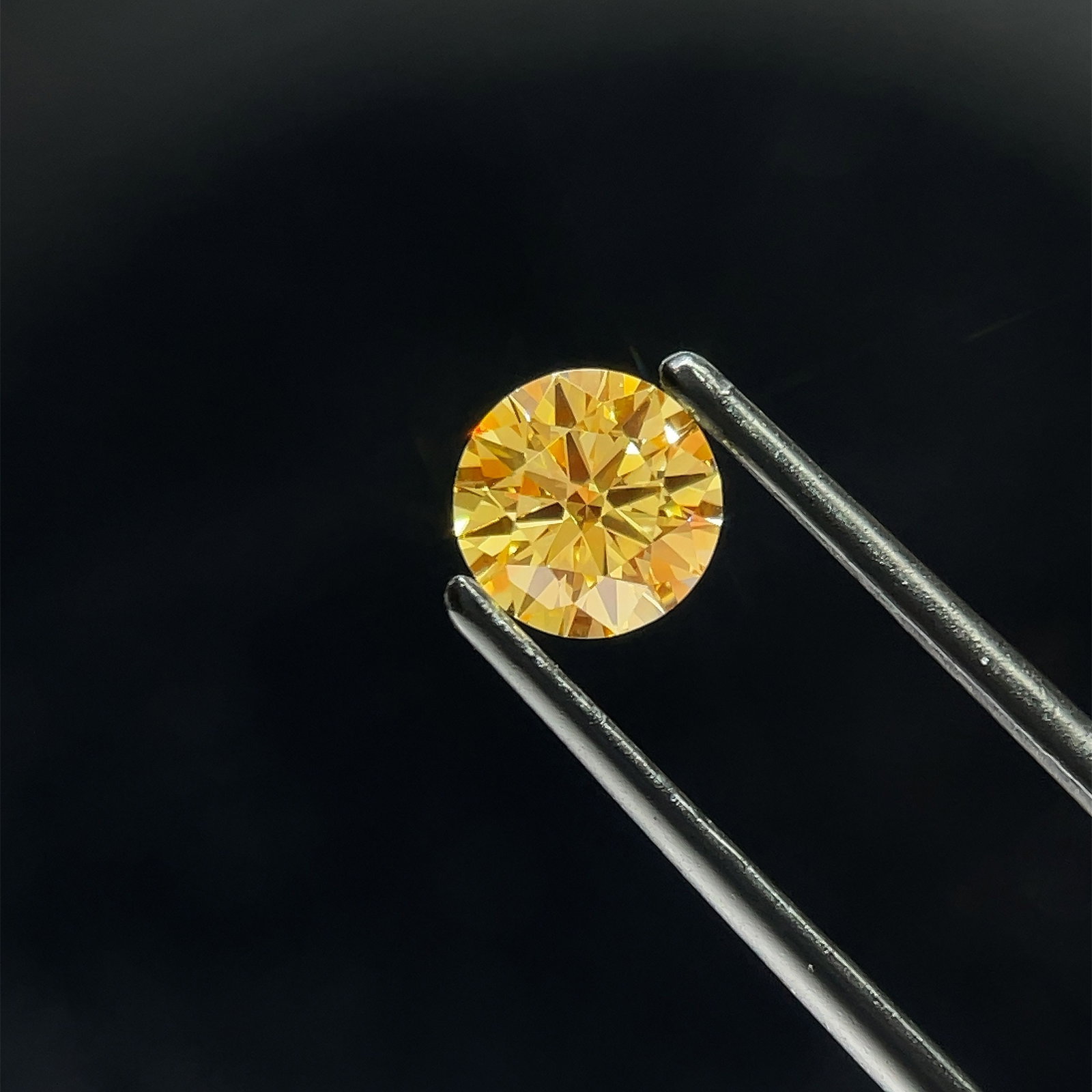 IGI Round 0.99ct Fancy Intense Yellow VVS2 - Loose Lab Diamond: IGI Round 0.99ct Fancy Intense Yellow VVS2 - Loose Lab Diamond Item Specifics: Source: This Is A Real Diamond Grown In A Lab Not Mined. Carat: 0.99 Cut: EX Color: Fancy Intense Yellow Clarity: VVS2 Po