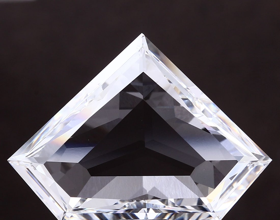 IGI Pentagonal 12.4ct E VVS2 - Loose Lab Diamond: IGI Pentagonal 12.4ct E VVS2 - Loose Lab Diamond Item Specifics: Source: This Is A Real Diamond Grown In A Lab Not Mined. Carat: 12.4 Cut: - Color: E Clarity: VVS2 Polish: EX Symmetry: EX Measurements