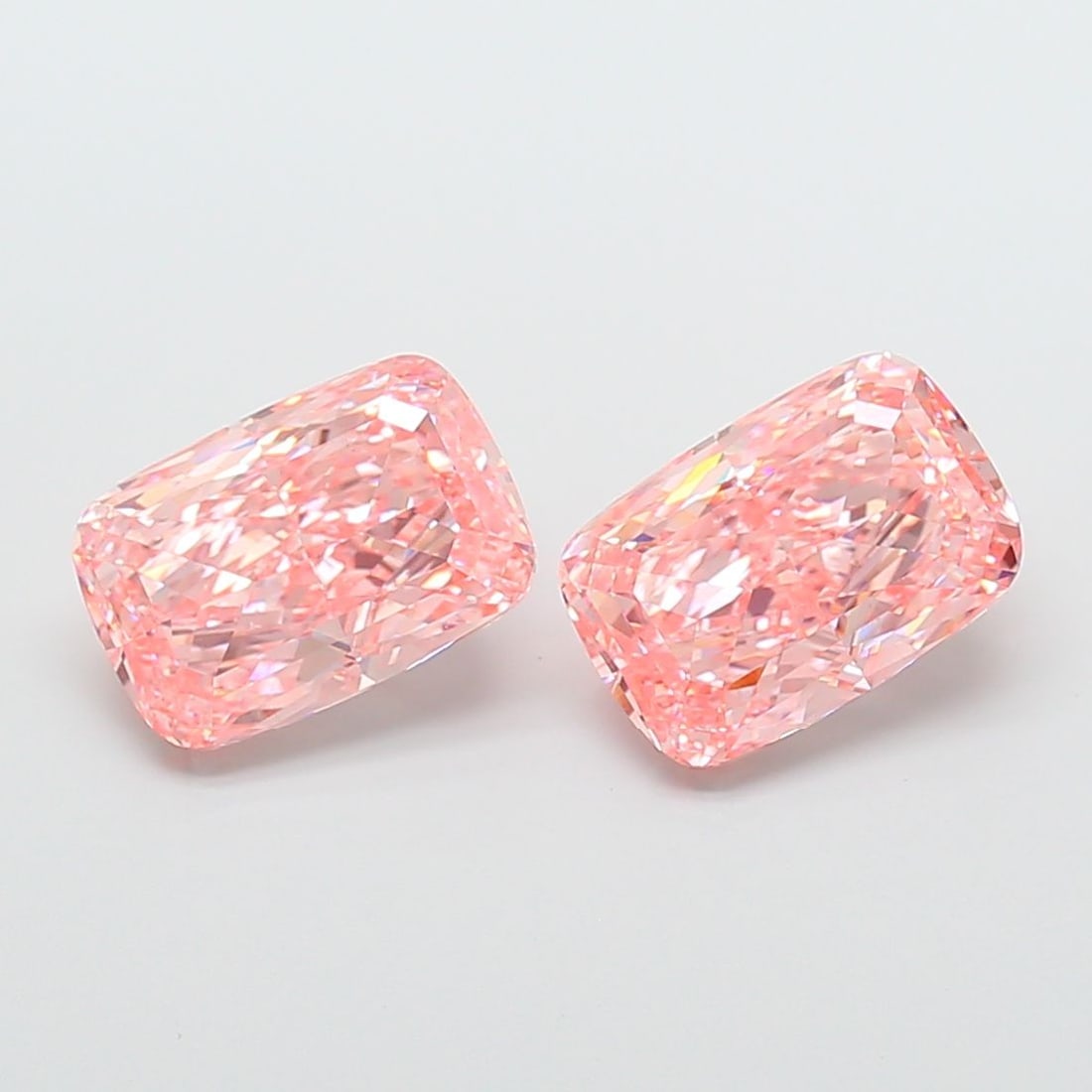 IGI Cushion 4.16ct Fancy Vivid Pink VVS2 - Loose Lab Diamond: IGI Cushion 4.16ct Fancy Vivid Pink VVS2 - Loose Lab Diamond Item Specifics: Source: This Is A Real Diamond Grown In A Lab Not Mined. Carat: 4.16 Cut: - Color: Fancy Vivid Pink Clarity: VVS2 Polish: E