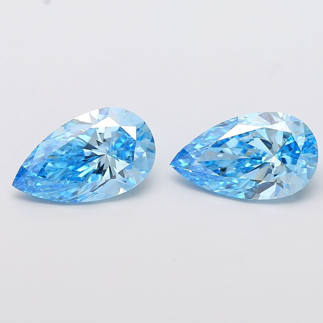 IGI Pear 5.05ct Fancy Vivid Blue VVS2 - Loose Lab Diamond: IGI Pear 5.05ct Fancy Vivid Blue VVS2 - Loose Lab Diamond Item Specifics: Source: This Is A Real Diamond Grown In A Lab Not Mined. Carat: 5.05 Cut: - Color: Fancy Vivid Blue Clarity: VVS2 Polish: EX S