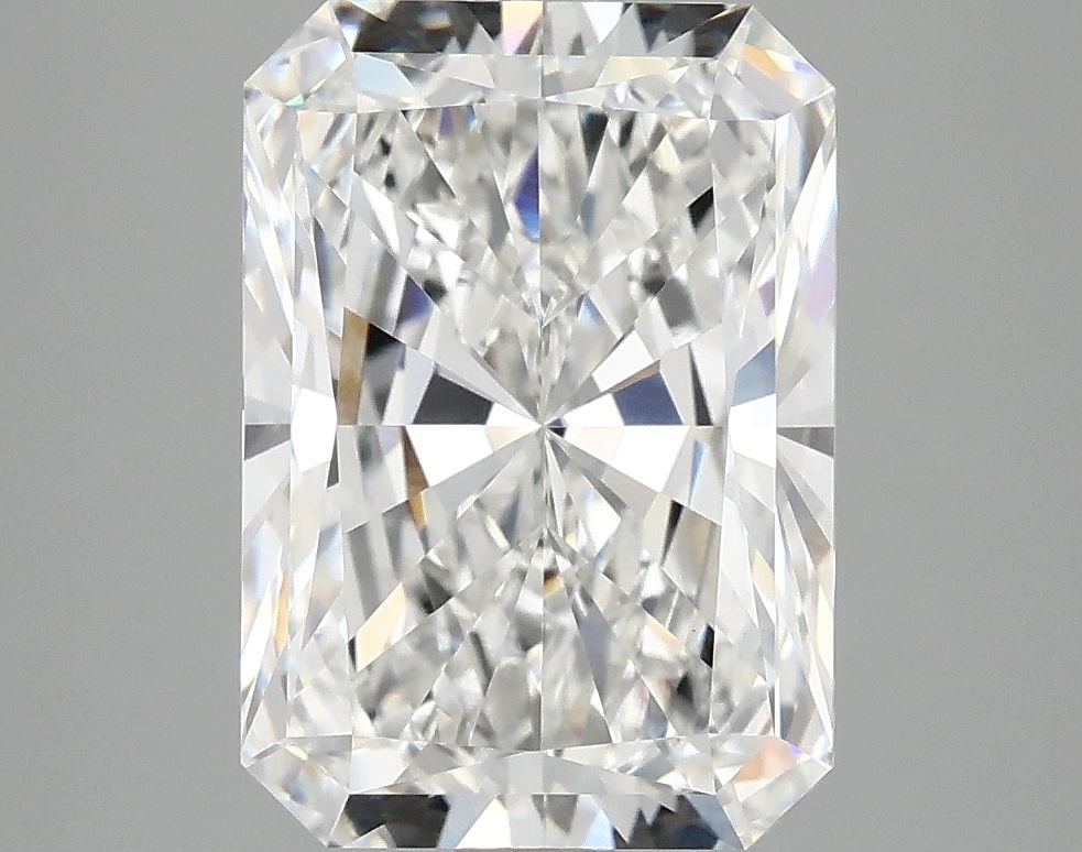 IGI Radiant 4.08ct E VVS2 - Loose Lab Diamond: IGI Radiant 4.08ct E VVS2 - Loose Lab Diamond Item Specifics: Source: This Is A Real Diamond Grown In A Lab Not Mined. Carat: 4.08 Cut: - Color: E Clarity: VVS2 Polish: EX Symmetry: EX Measurements:
