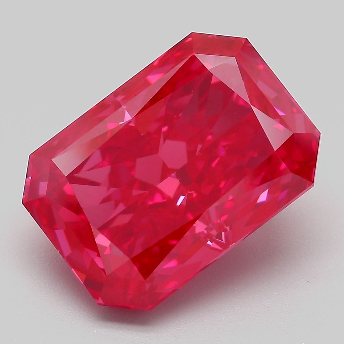 IGI Radiant 7.54ct Fancy Vivid Pink VVS2 - Loose Lab Diamond: IGI Radiant 7.54ct Fancy Vivid Pink VVS2 - Loose Lab Diamond Item Specifics: Source: This Is A Real Diamond Grown In A Lab Not Mined. Carat: 7.54 Cut: - Color: Fancy Vivid Pink Clarity: VVS2 Polish: E