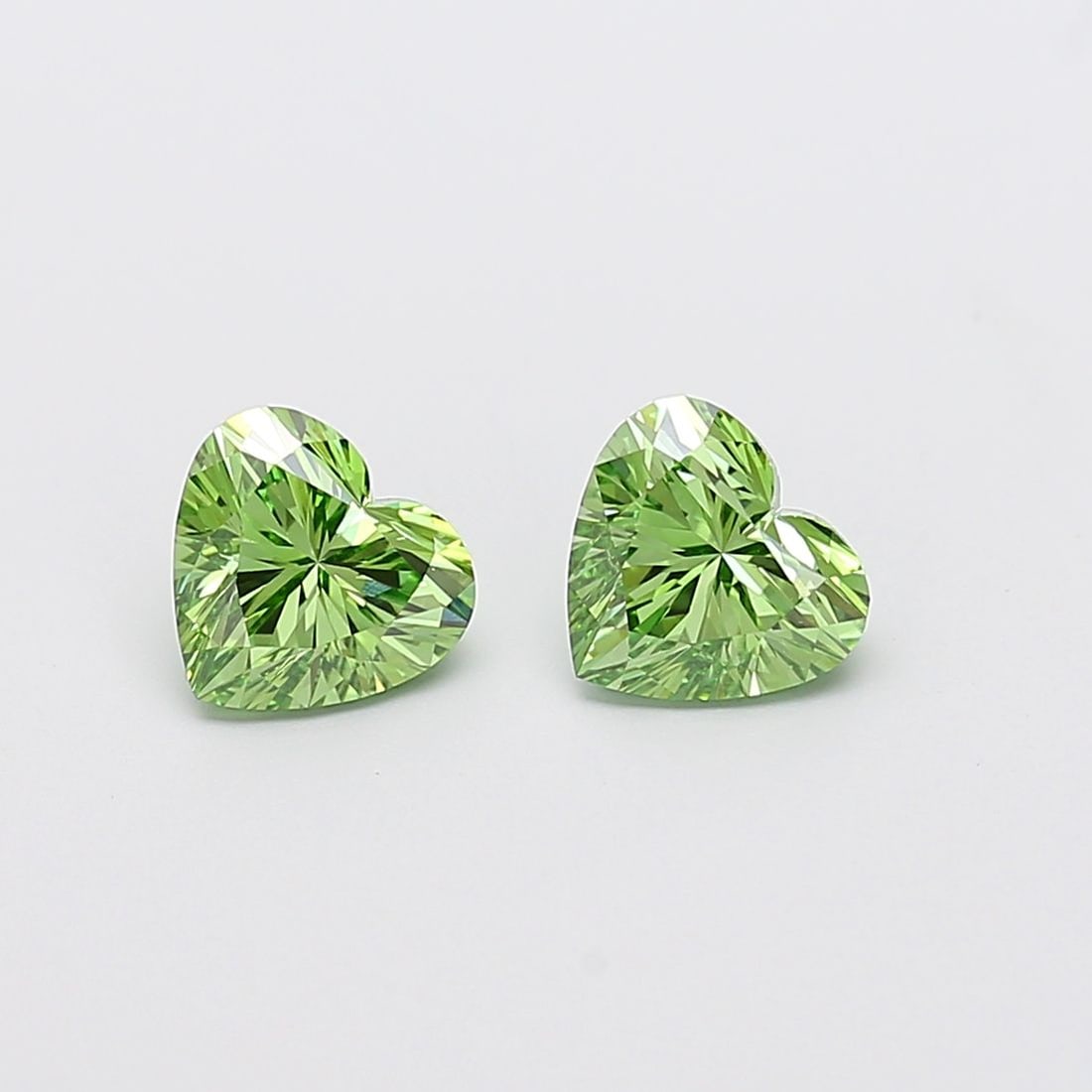 IGI Heart 1.02ct Fancy Vivid Green VVS2 - Loose Lab Diamond: IGI Heart 1.02ct Fancy Vivid Green VVS2 - Loose Lab Diamond Item Specifics: Source: This Is A Real Diamond Grown In A Lab Not Mined. Carat: 1.02 Cut: - Color: Fancy Vivid Green Clarity: VVS2 Polish: