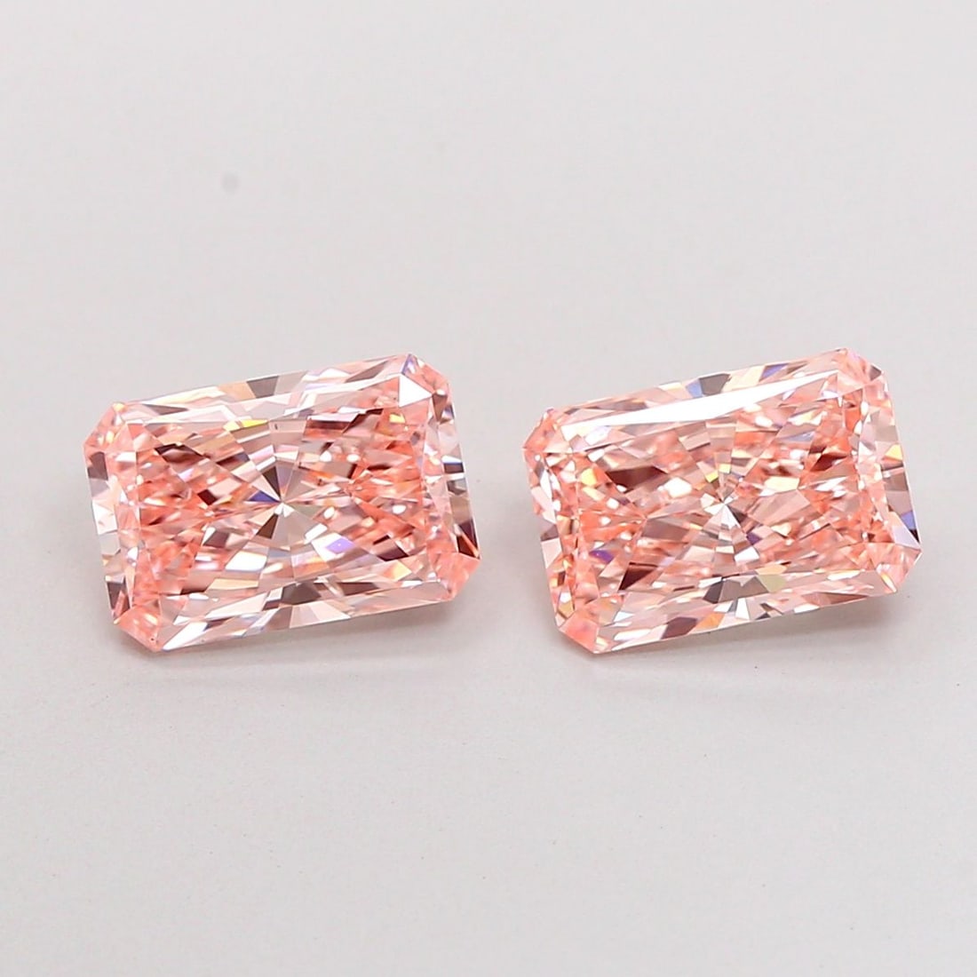 IGI Radiant 1.54ct Fancy Intense Pink VVS2 - Loose Lab Diamond: IGI Radiant 1.54ct Fancy Intense Pink VVS2 - Loose Lab Diamond Item Specifics: Source: This Is A Real Diamond Grown In A Lab Not Mined. Carat: 1.54 Cut: - Color: Fancy Intense Pink Clarity: VVS2