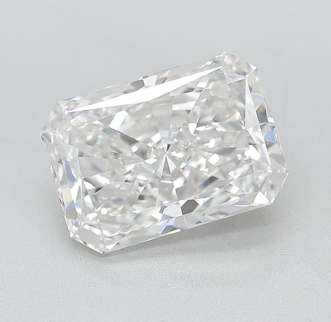 IGI Radiant 2.94ct E VVS2 - Loose Lab Diamond: IGI Radiant 2.94ct E VVS2 - Loose Lab Diamond Item Specifics: Source: This Is A Real Diamond Grown In A Lab Not Mined. Carat: 2.94 Cut: - Color: E Clarity: VVS2 Polish: EX Symmetry: EX Measurements: