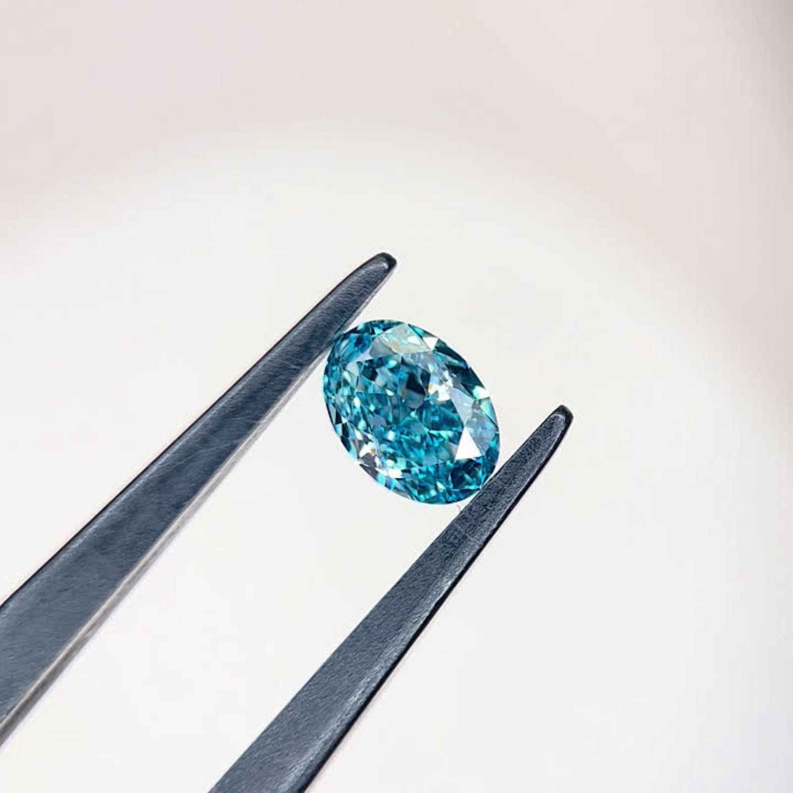 IGI Oval 1.03ct Fancy Vivid Blue VVS2 - Loose Lab Diamond: IGI Oval 1.03ct Fancy Vivid Blue VVS2 - Loose Lab Diamond Item Specifics: Source: This Is A Real Diamond Grown In A Lab Not Mined. Carat: 1.03 Cut: - Color: Fancy Vivid Blue Clarity: VVS2 Polish: EX S