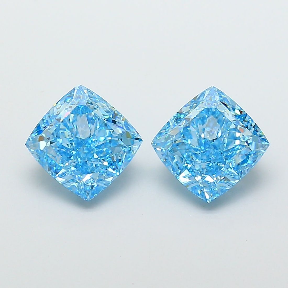 IGI Cushion Modified 4.11ct Fancy Vivid Blue VVS2 - Loose Lab Diamond: IGI Cushion Modified 4.11ct Fancy Vivid Blue VVS2 - Loose Lab Diamond Item Specifics: Source: This Is A Real Diamond Grown In A Lab Not Mined. Carat: 4.11 Cut: - Color: Fancy Vivid Blue Clarity: VVS2 