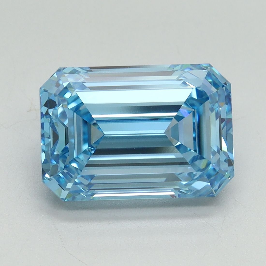 IGI Emerald 4.23ct Fancy Vivid Blue VVS2 - Loose Lab Diamond: IGI Emerald 4.23ct Fancy Vivid Blue VVS2 - Loose Lab Diamond Item Specifics: Source: This Is A Real Diamond Grown In A Lab Not Mined. Carat: 4.23 Cut: - Color: Fancy Vivid Blue Clarity: VVS2 Polish: E