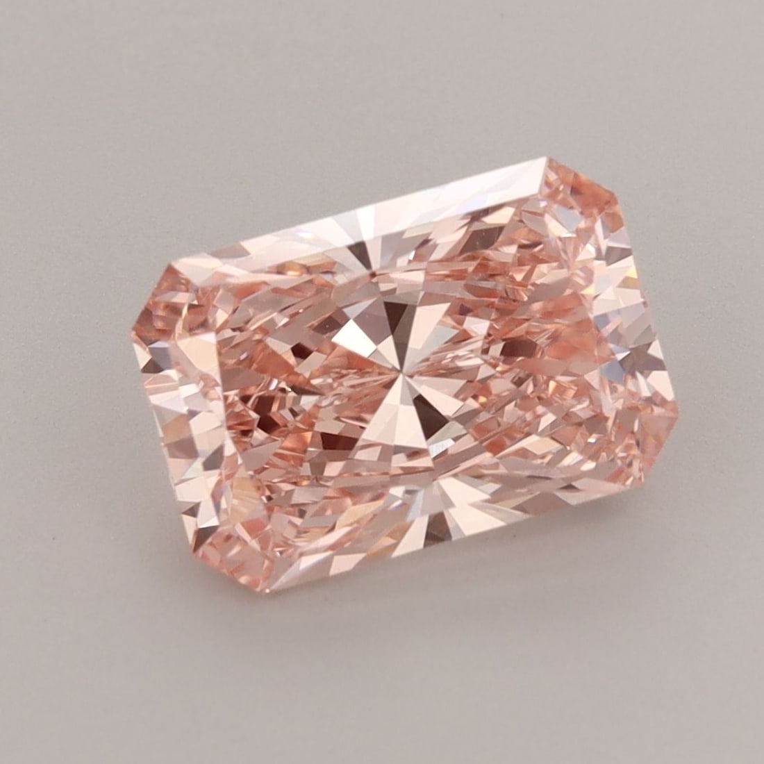 IGI Radiant 3.08ct Fancy Vivid Pink VVS2 - Loose Lab Diamond: IGI Radiant 3.08ct Fancy Vivid Pink VVS2 - Loose Lab Diamond Item Specifics: Source: This Is A Real Diamond Grown In A Lab Not Mined. Carat: 3.08 Cut: - Color: Fancy Vivid Pink Clarity: VVS2 Polish:
