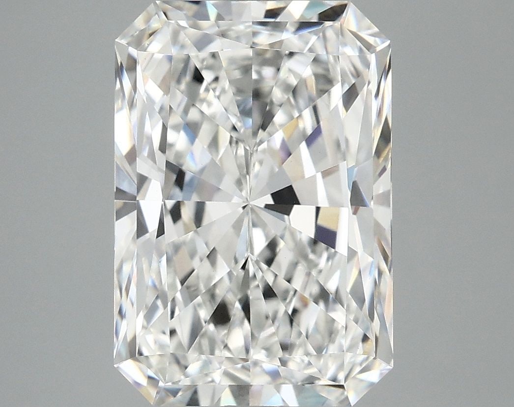 IGI Radiant 4.76ct E VVS2 - Loose Lab Diamond: IGI Radiant 4.76ct E VVS2 - Loose Lab Diamond Item Specifics: Source: This Is A Real Diamond Grown In A Lab Not Mined. Carat: 4.76 Cut: - Color: E Clarity: VVS2 Polish: EX Symmetry: EX Measurements: 1