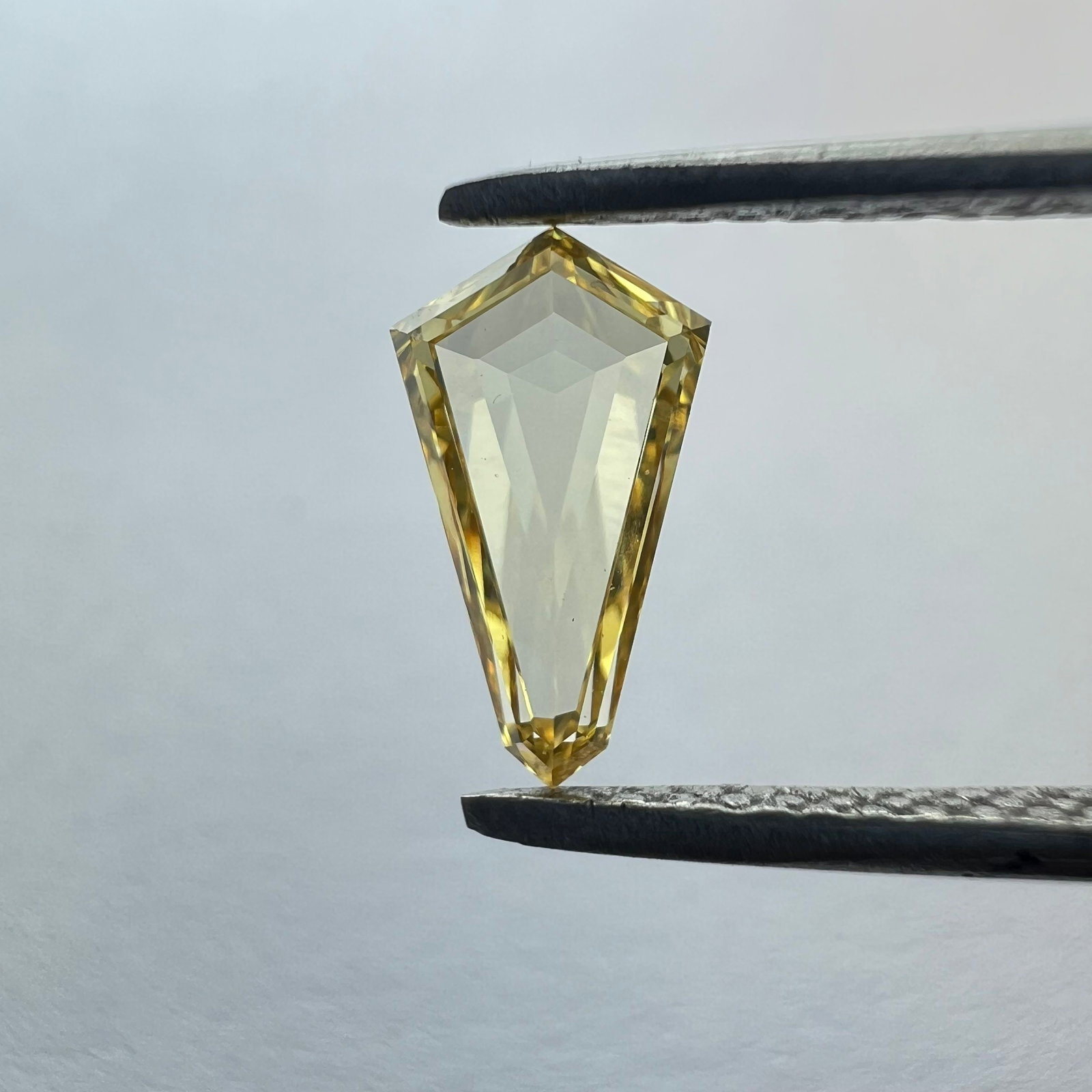 Trilliant 0.61ct Yellow VVS2 - Loose Lab Diamond: Trilliant 0.61ct Yellow VVS2 - Loose Lab Diamond Item Specifics: Source: This Is A Real Diamond Grown In A Lab Not Mined. Carat: 0.61 Cut: - Color: Yellow Clarity: VVS2 Polish: VG Symmetry: VG