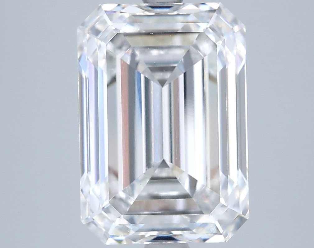 GIA Emerald 5.5ct E VVS2 - Loose Lab Diamond: GIA Emerald 5.5ct E VVS2 - Loose Lab Diamond Item Specifics: Source: This Is A Real Diamond Grown In A Lab Not Mined. Carat: 5.5 Cut: - Color: E Clarity: VVS2 Polish: EX Symmetry: EX Measurements: 11.