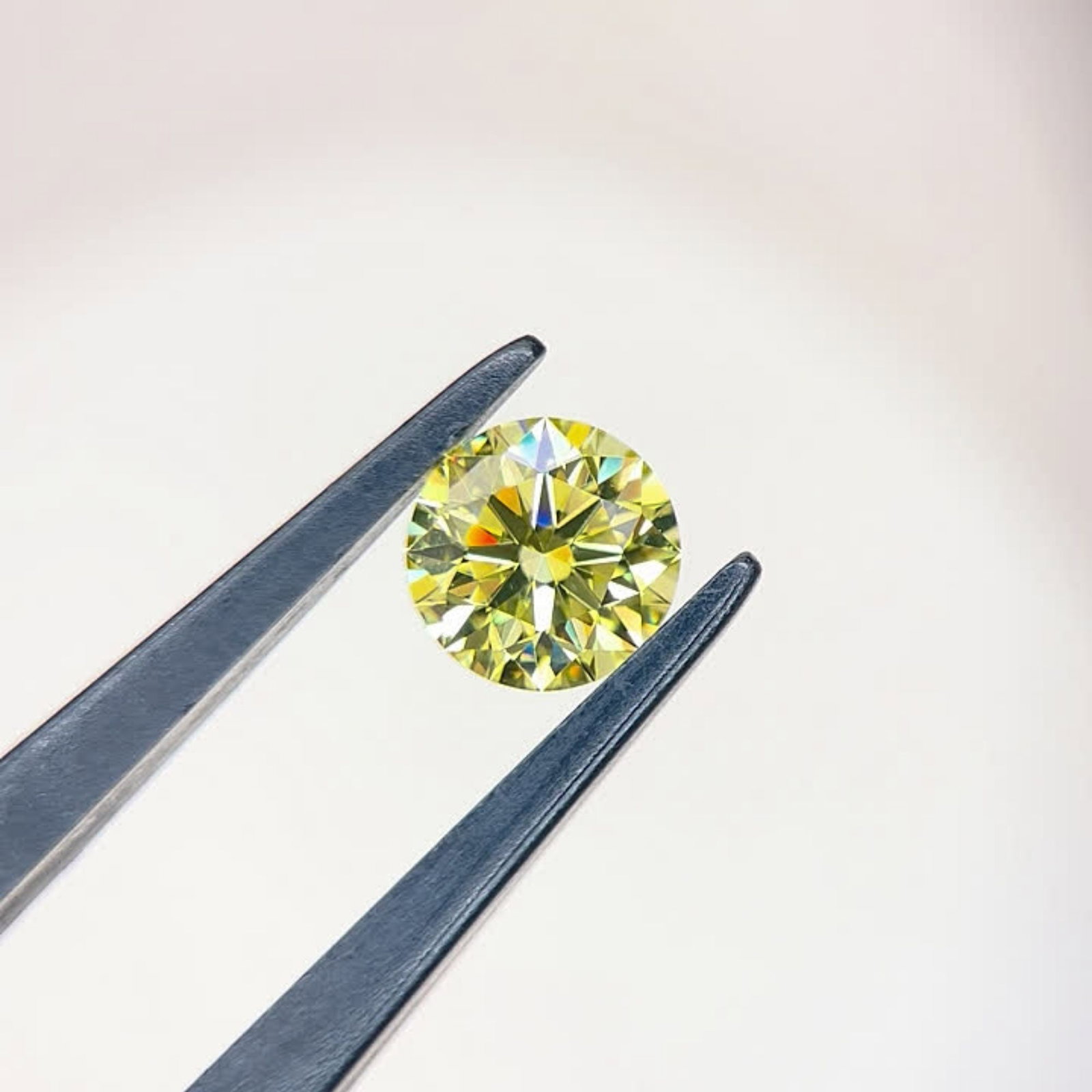 IGI Round 1.49ct Fancy Intense Yellow VVS2 - Loose Lab Diamond: IGI Round 1.49ct Fancy Intense Yellow VVS2 - Loose Lab Diamond Item Specifics: Source: This Is A Real Diamond Grown In A Lab Not Mined. Carat: 1.49 Cut: EX Color: Fancy Intense Yellow Clarity: VVS2 Po