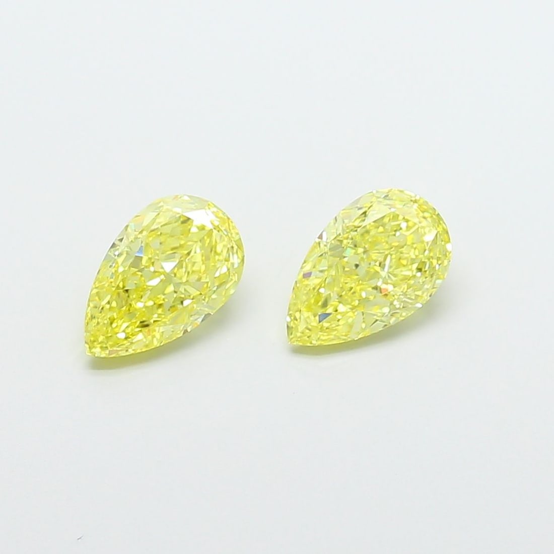 IGI Pear 1.06ct Fancy Intense Yellow VVS2 - Loose Lab Diamond: IGI Pear 1.06ct Fancy Intense Yellow VVS2 - Loose Lab Diamond Item Specifics: Source: This Is A Real Diamond Grown In A Lab Not Mined. Carat: 1.06 Cut: - Color: Fancy Intense Yellow Clarity: VVS2 Poli