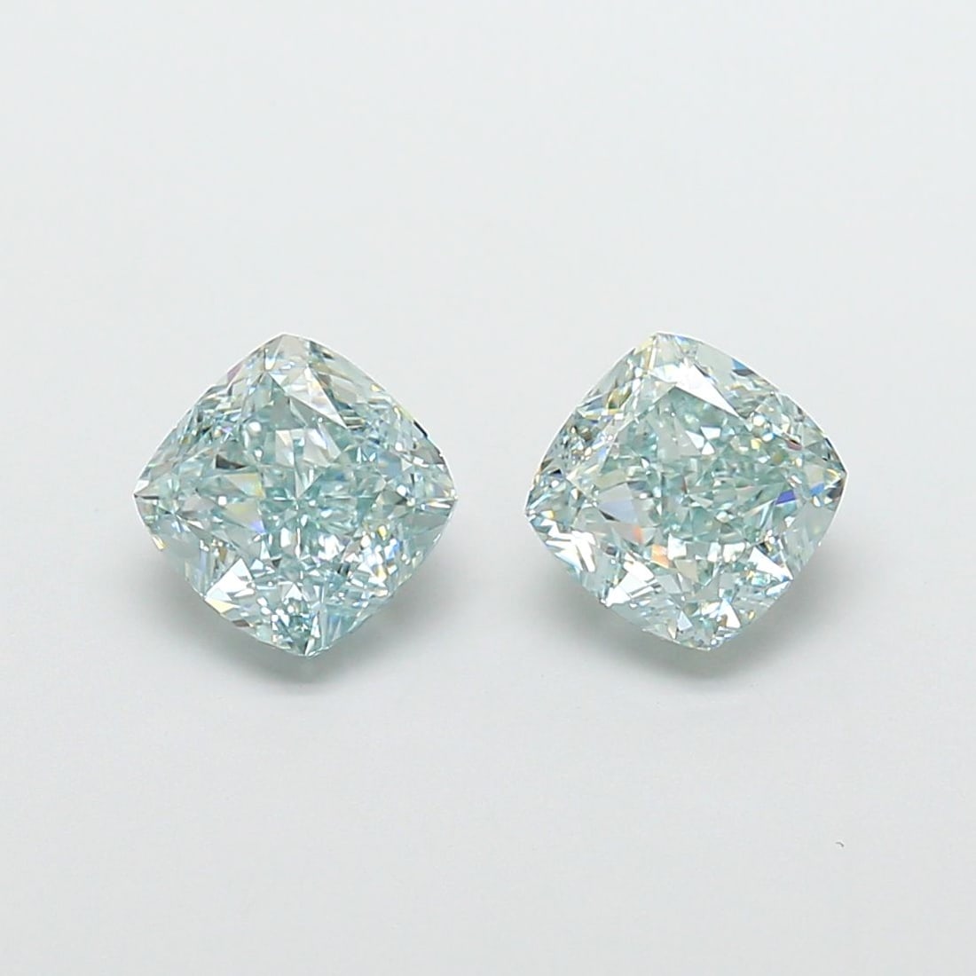 IGI Cushion Modified 2.6ct Fancy Intense Green VVS2 - Loose Lab Diamond: IGI Cushion Modified 2.6ct Fancy Intense Green VVS2 - Loose Lab Diamond Item Specifics: Source: This Is A Real Diamond Grown In A Lab Not Mined. Carat: 2.6 Cut: - Color: Fancy Intense Green Clarity: