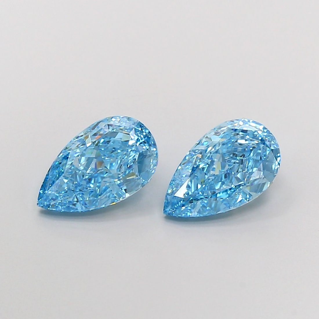 IGI Pear 2.02ct Fancy Vivid Blue VVS2 - Loose Lab Diamond: IGI Pear 2.02ct Fancy Vivid Blue VVS2 - Loose Lab Diamond Item Specifics: Source: This Is A Real Diamond Grown In A Lab Not Mined. Carat: 2.02 Cut: - Color: Fancy Vivid Blue Clarity: VVS2 Polish: EX