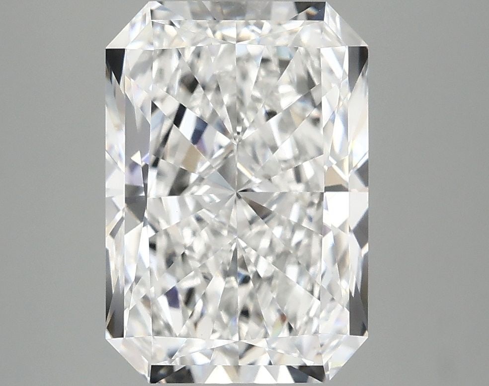 IGI Radiant 3.93ct E VVS2 - Loose Lab Diamond: IGI Radiant 3.93ct E VVS2 - Loose Lab Diamond Item Specifics: Source: This Is A Real Diamond Grown In A Lab Not Mined. Carat: 3.93 Cut: - Color: E Clarity: VVS2 Polish: EX Symmetry: EX Measurements: