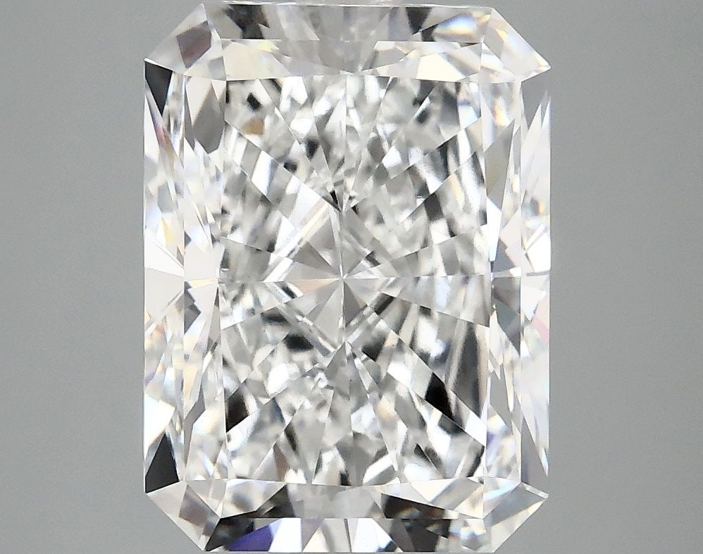 IGI Radiant 4.94ct E VVS2 - Loose Lab Diamond: IGI Radiant 4.94ct E VVS2 - Loose Lab Diamond Item Specifics: Source: This Is A Real Diamond Grown In A Lab Not Mined. Carat: 4.94 Cut: - Color: E Clarity: VVS2 Polish: EX Symmetry: EX Measurements: 1